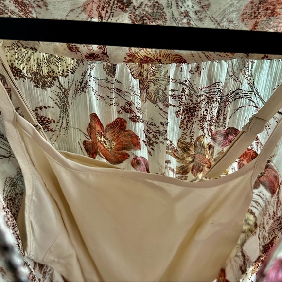 MOSSIMO IVORY FLORAL TIERED DRESS - Picture 5 of 13